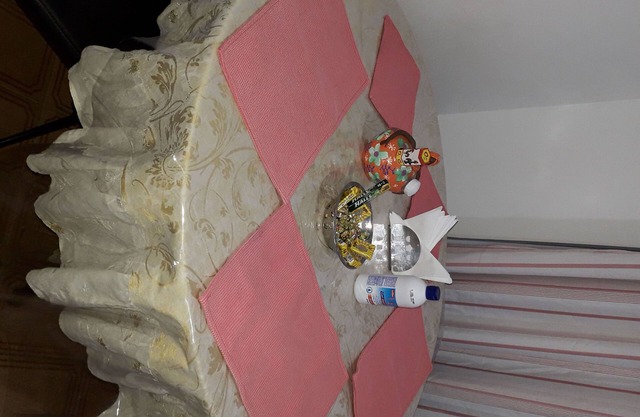 Casa com Piscina, 3 Qtos, Cabe 10 Pessoas. Próximo ao Shopping Campo Grande