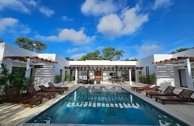 Casa Comoda: A bright, welcoming sprawling villa.nn