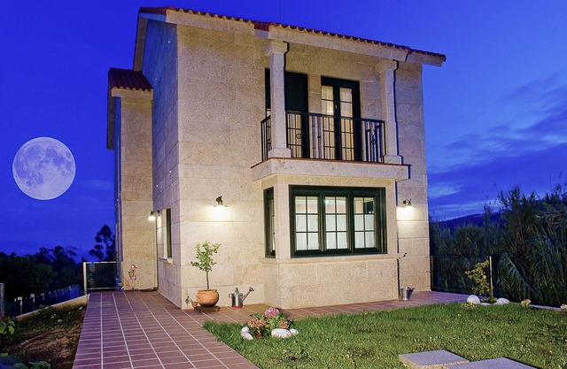 CASA CURROVELLO. On the coast of the Vela Peninsula of Morrazo. Pontevedra