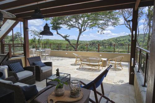 Casa da Árvore - Refúgio de Luxo com Jacuzzi e Vista para a Serra