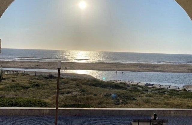 Casa da Praia - 2-bedr. apartment on the beachfront in Paredes da Vitória