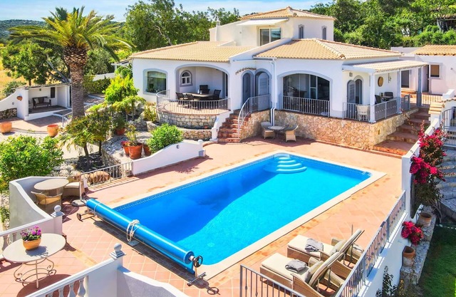 Casa das Oliveiras, beautifully situated villa, with mature garden and sw.pool.