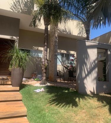 Casa de alto padrão, 2 minutos do shopping