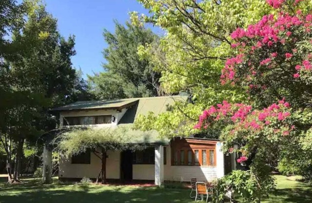 Casa de Campo El Balcón, among its own vineyards, Valle de Uco, Tupungato.