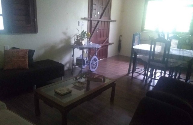 Casa de Campo em Sitio, com um Belo Jardim e Fogueira. Aceitamos Pets