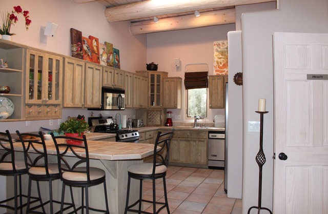 Casa De La Luz - 2 BR/2 BA Charming Santa Fe Home-1.6 Mile to Plaza-Pet Friendly