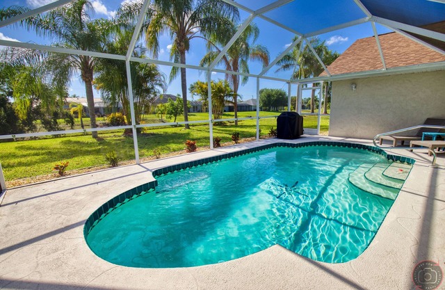 CASA DEL SOL-Heated pool. Bright, spacious, open floor plan