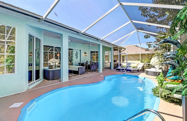 CASA DELMARE.Naples pool-villa retreat