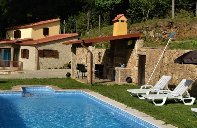 Casa do Ribeiro/Quinta da Costeira AL 80 388 Complete rental with pool.