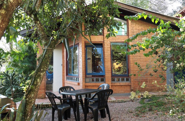 Casa em meio a natureza e em frente a praia PR7688