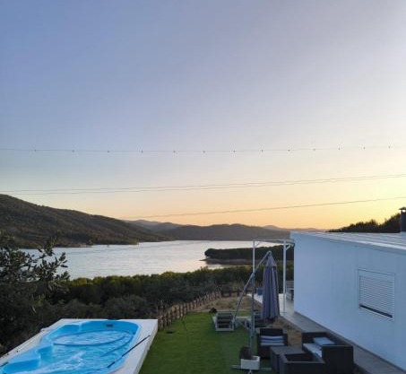 Casa en el lago.unmillondeestrellas