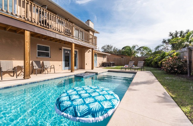 Casa Espacio - Fun Family Pool Home w/Hot Tub & Game Room!
