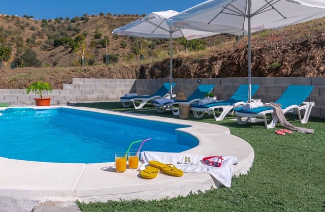 Casa Esperanza Sedella by Ruralidays