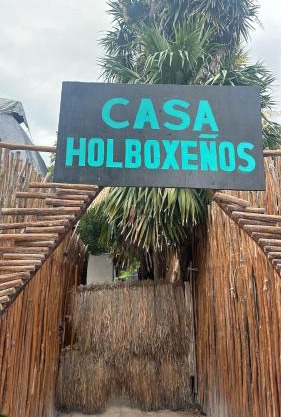 Casa Holboxeños