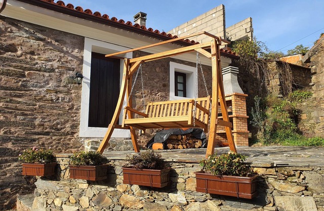 Casa Iris CunqueirosnIn the heart of Cunqueiros Schist Village