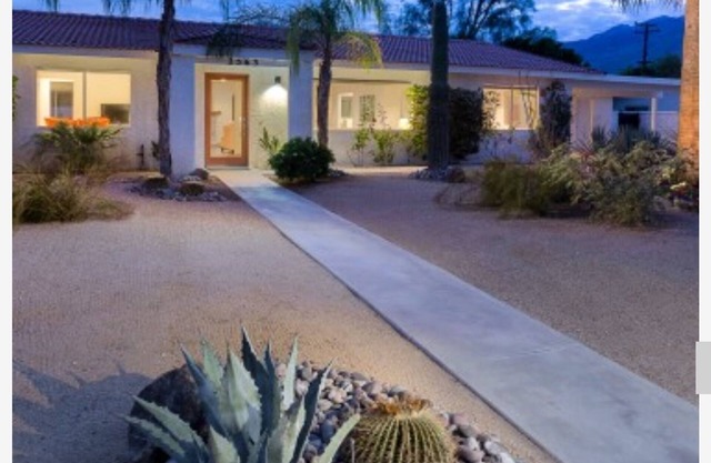 Casa JEH. A Palm Springs Dream Home Getaway