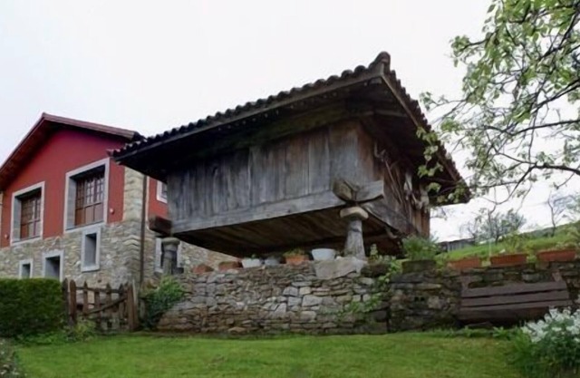 Casa La Cuesta full rural accommodation in Oviedo for 6 guests