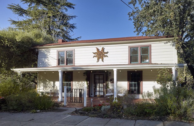 Casa La Paloma - Historic Sonoma, Old World Charm, Great Location, Pool Coming