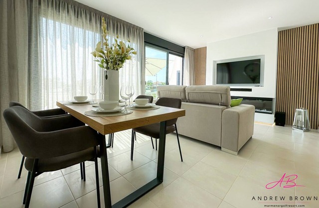 Casa Lejos - Luxury Ground Floor 2 Bedroom 2 Bathroom Apartment With Garden