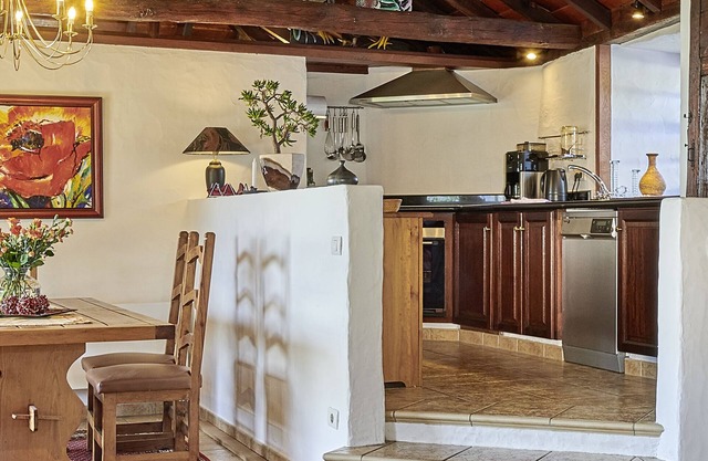 Casa Los Suenos cozy country house with sea and mountain views