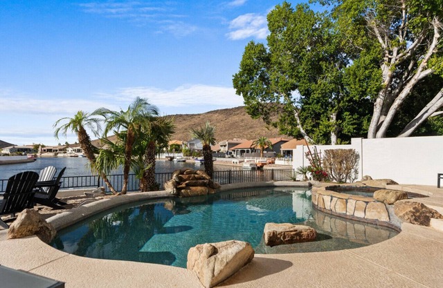 Casa Madera | Lux Getaway w/Boat & Fire Pit