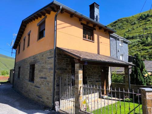 Casa Miravalles Fornela