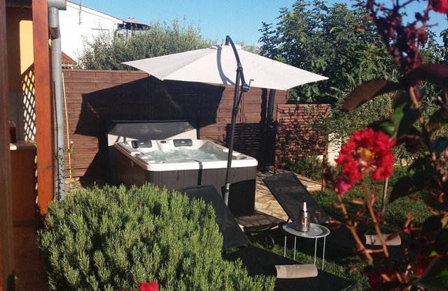 Casa Mirelia for two with garden and whirlpool