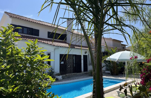 Casa Pausa Vakantiewoning in Sesimbra met Fantastische Zichten en Vlak de Oceaan