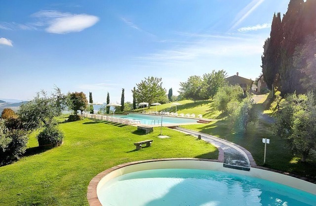 Casa Ramisia C: A characteristic and welcoming apartment that is part of an ancient country house surrounded by a wonderful park, with Free WI-FI.
