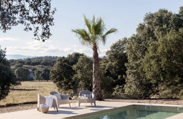 Casa Rehabilitada en una Finca de Toledo con Vistas a la Sierra de Gredos