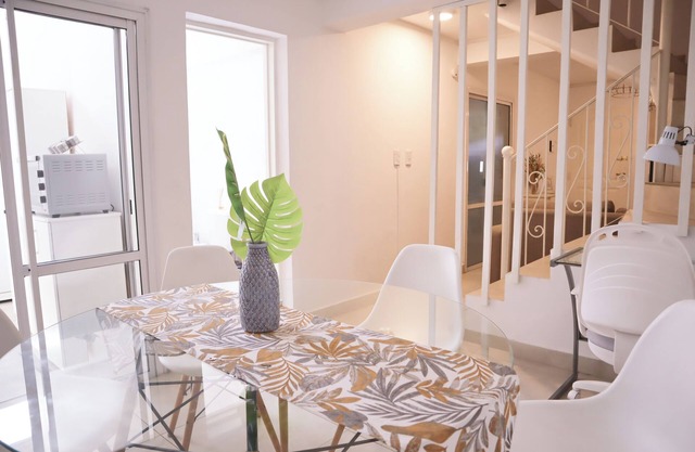 Casa Renovada a Nueva, Ubicación Estratégica, a Metros del Parque y del Centro