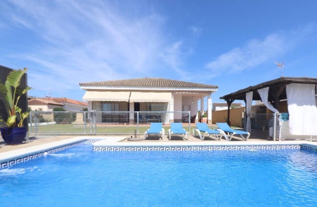 Casa Rocalla - Modern, spacious villa with garden and private pool