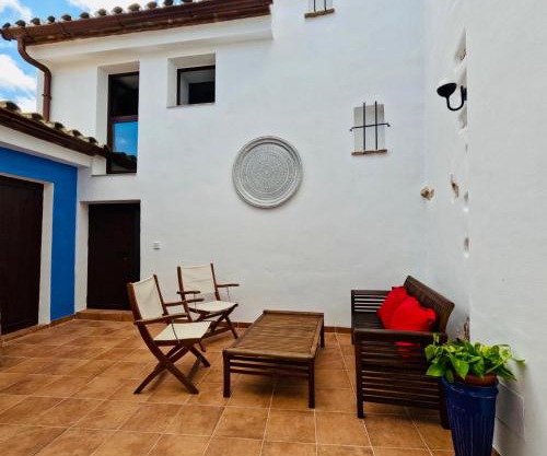 Casa rural en Montejaque con patio andaluz, chimenea y sala multiusos