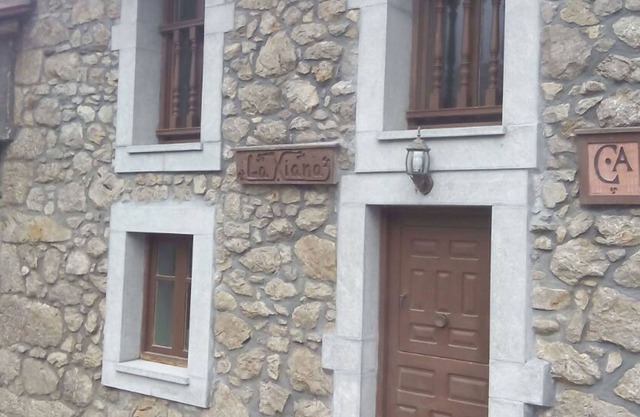 Casa Rural La Xiana located on the northern slopes of Tiatordos (Asturias)