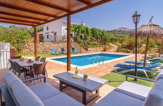 Casa Rural Loma de Moya Periana by Ruralidays