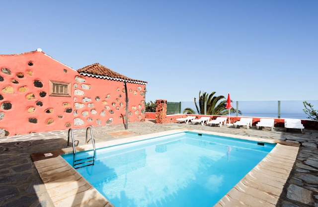 Casa Rural Los Draguitos, private pool and sea view