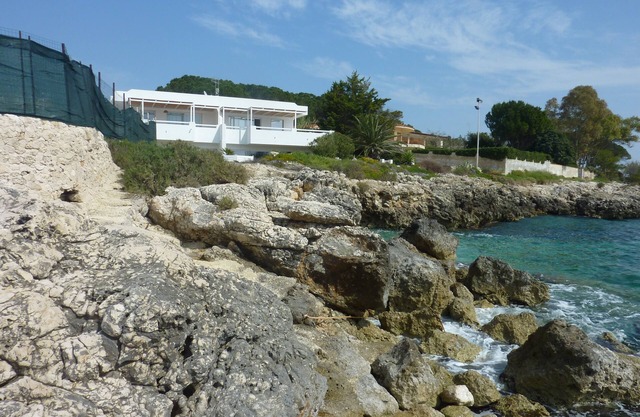 Casa sugli Scogli overlooking the bay at Fontane Bianche