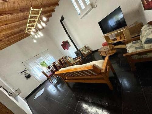 Casa ubicada en Monte hermoso, cómoda y con buena ubicación, entrada de autos, parrilla y más