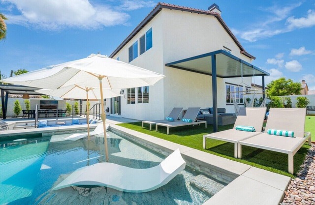 Casa Zorillo - Remodeled masterpiece - 7BR Gameroom Pool/Spa Gaming