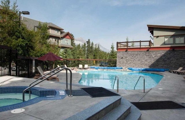 Cascade Loft Mountain Views Hot Tub Pool
