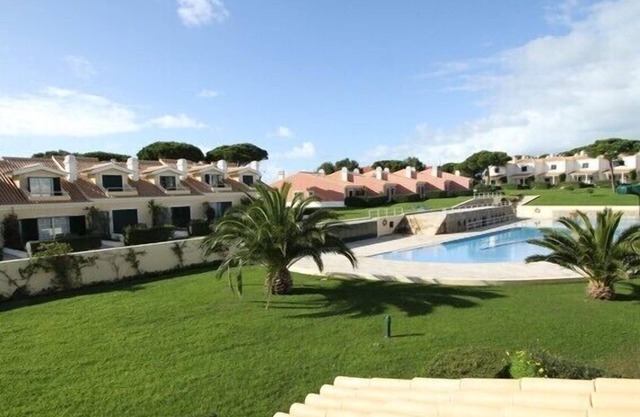 Cascais charming villa in exclusive resort