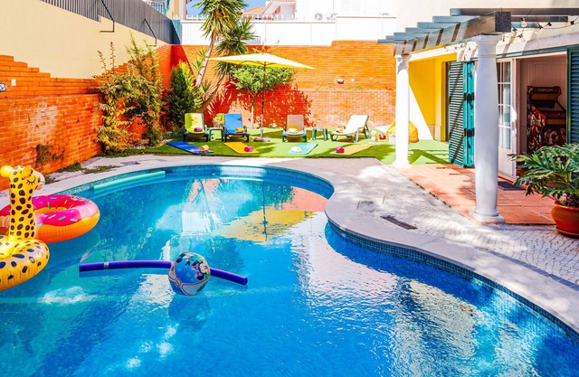 Cascais/Lisbon, private spa jacuzzi, garden, pool & barbecue beach House