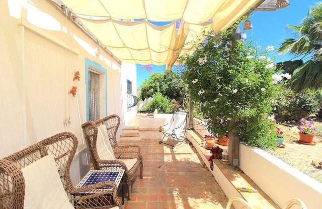 Casinha Formosa, a beautiful farmhouse with pool near the coast