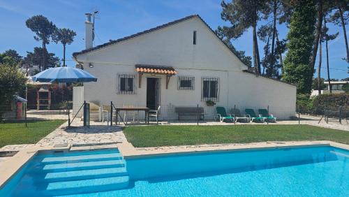 Casinha; Piscina/Praia/Lisboa