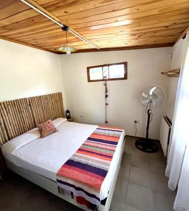 CASITA PINTORESCA EN LAS SIERRAS Y LAGO