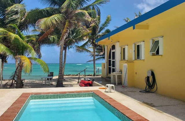 Castaway Palms Beach, Ocean & Pool Front House