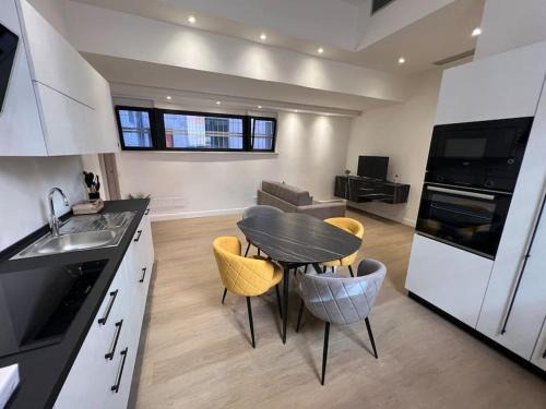 Castello Estense Luxury Apartment - Centro