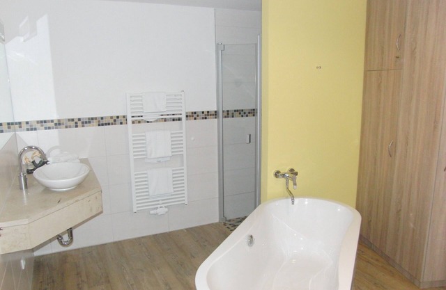 'Castle Stargard': Apartment for up to 3 guests (with extra bed) & pets