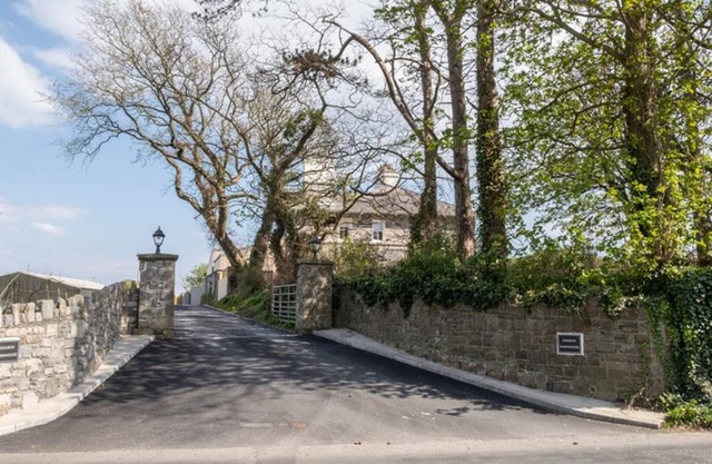 Castle View, Church Farmhouse - Idyllic Countryside Getaway
