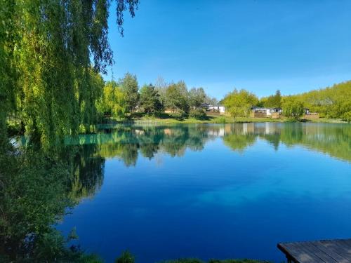 Castleton Static lodge on Wold View Fisheries Leisure Park